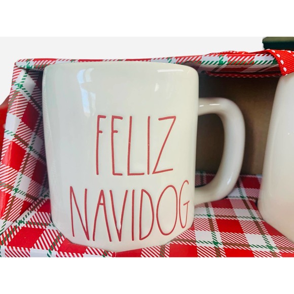 Rae Dunn FELIZ NAVIDOG +‎ HAPPY HOWLIDAYS Mug set of 2 - 19.5 ounce Ceramic Cups - Picture 2 of 6